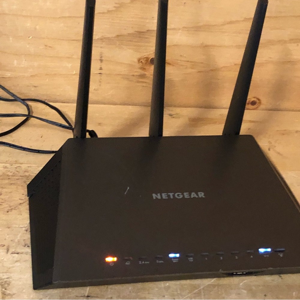 NETGEAR R6900P-100NAS Nighthawk AC1900 Dual Band WiFi Router with Power cord - Picture 9 of 15